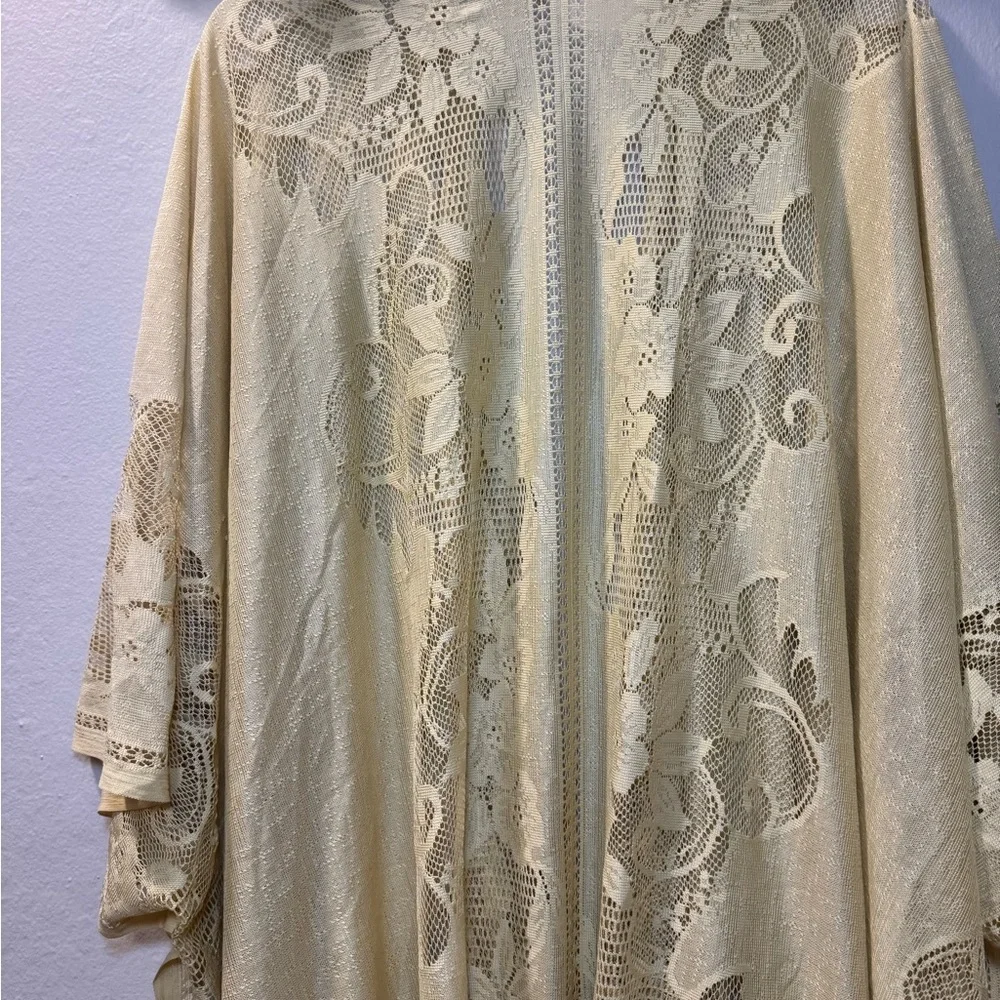 Light Yellow Lace Fringe Long-Sleeve Kimono Dress - Picture 5 of 12
